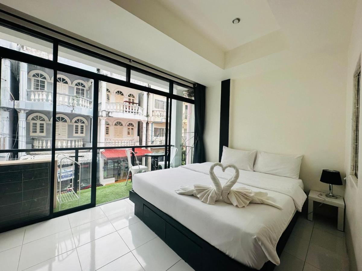 Beachwalk Patong Luaran gambar