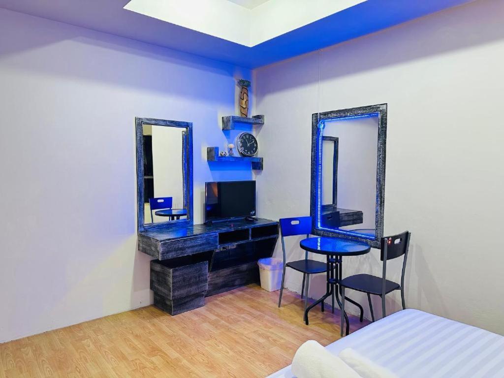 Beachwalk Patong Luaran gambar