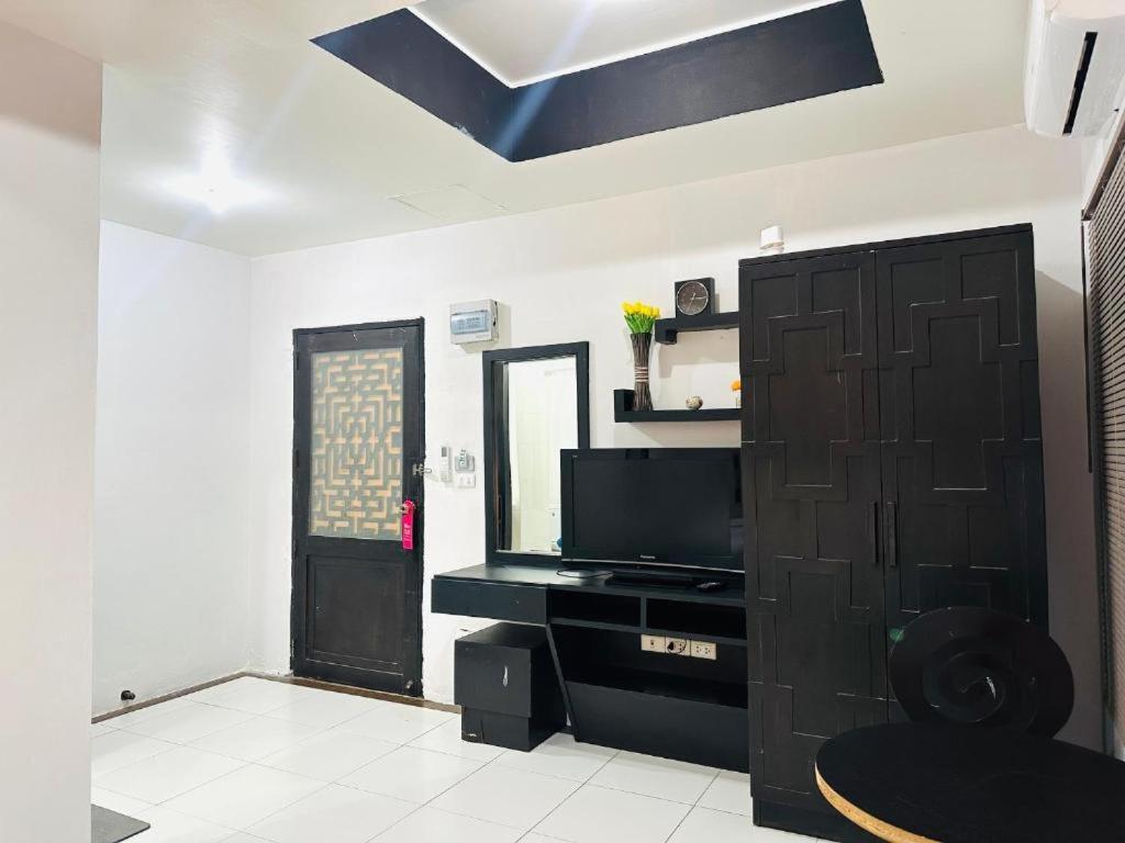 Beachwalk Patong Luaran gambar